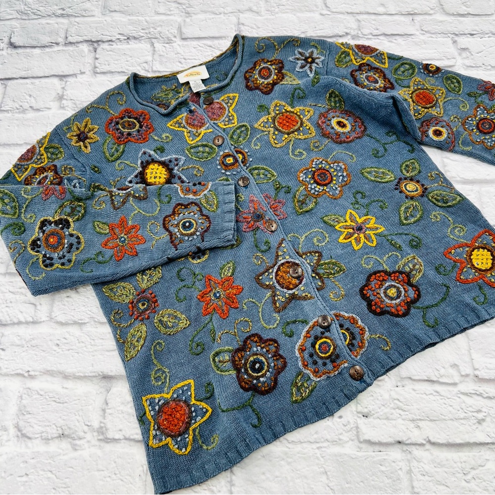 Talbots Womans Floral Embroidered Sweater Medium Slate Blue Red Yellow Textured